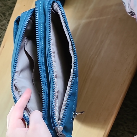 Kipling small crossbody - Picture 3 of 3